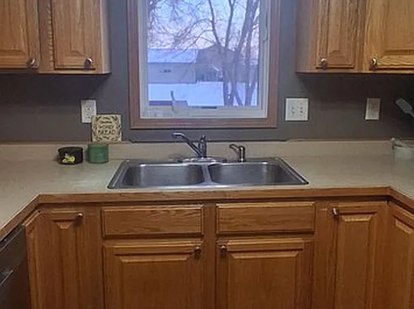 7 Humbert Dr, Bismarck, ND 58504