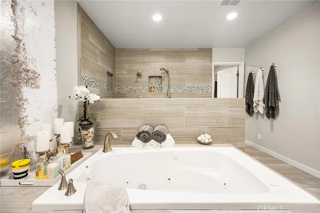 3 bed, 1622 sqft, $5,000 — Photo 3