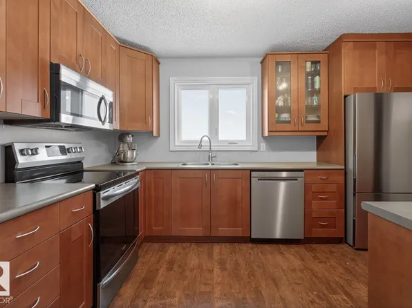18655 61st Ave NW, Edmonton, AB T6M 2B3
