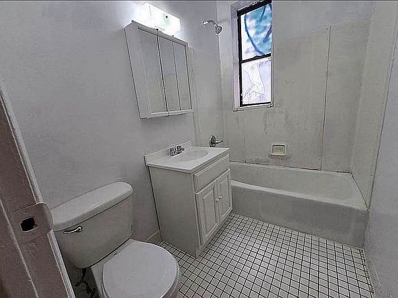 5th image of 3004 Heath Ave APT 31