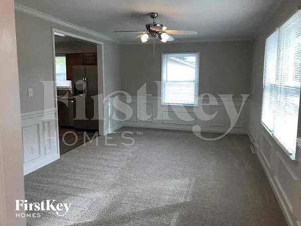 940 Ridgeway Dr — Photo 4
