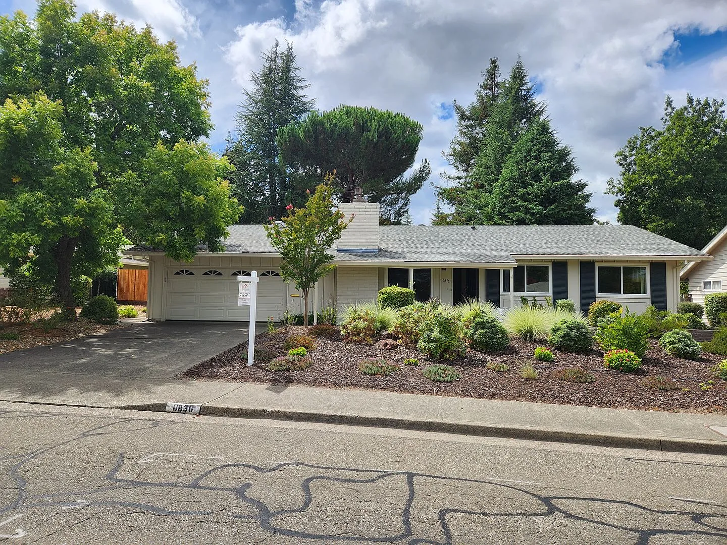 Lovely Home in Oakmont 55+ Community, 2 bedroom, 2 full baths — Photo 2