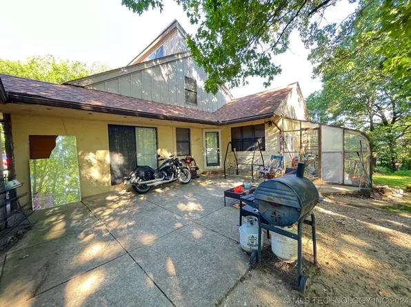 202 Summit Ridge Dr, Tahlequah, OK 74464