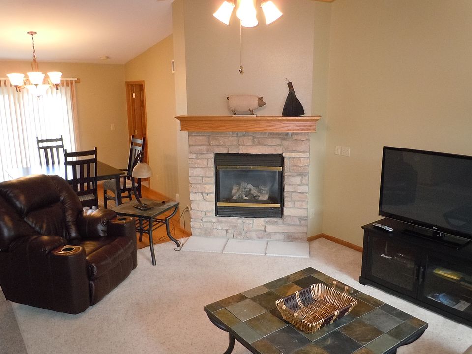Living Room w/ Gas Fireplace