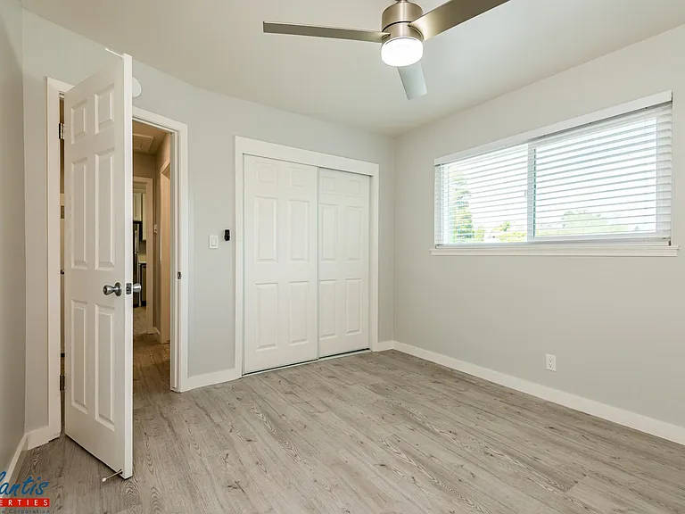 283 E Reed St #14 — Photo 7