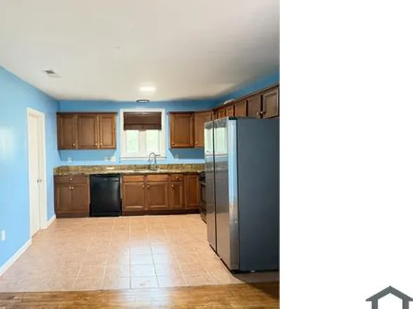 18 Edinboro Ave, Brockton, MA 02301