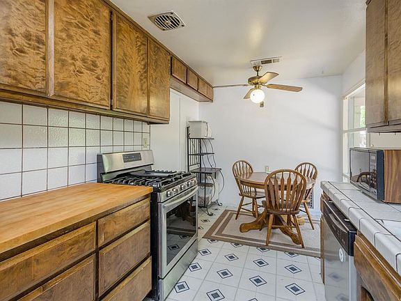 5th image of 1601 Bowling Green Dr
