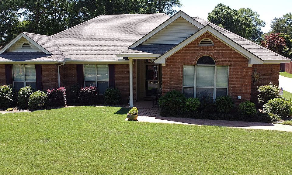 2nd image of 110 Shady Oak Ln