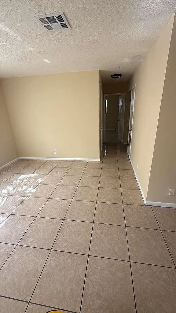 2 bed, 2.0 bath, 1000 sqft, $2,100 — Photo 2