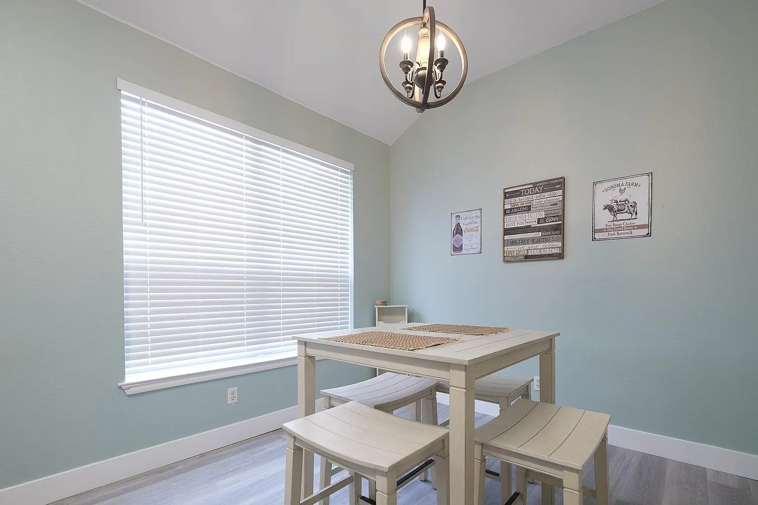 3 bed, 1680 sqft, $4,800 — Photo 4