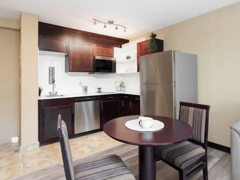 10300 Franklin Ave — Photo 11