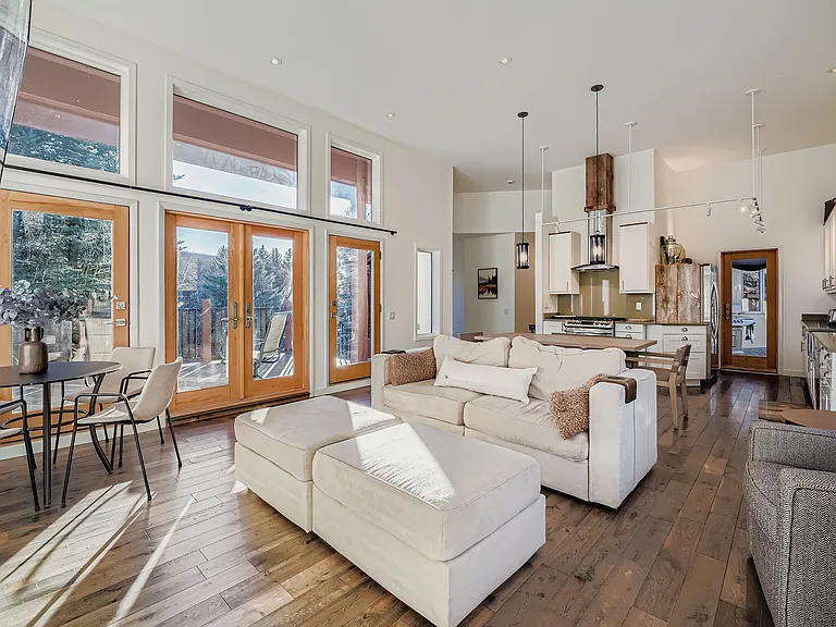 120 Hereford Rd #E — Photo 1