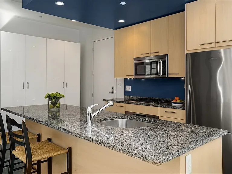 1166 Washington St #303 — Photo 10