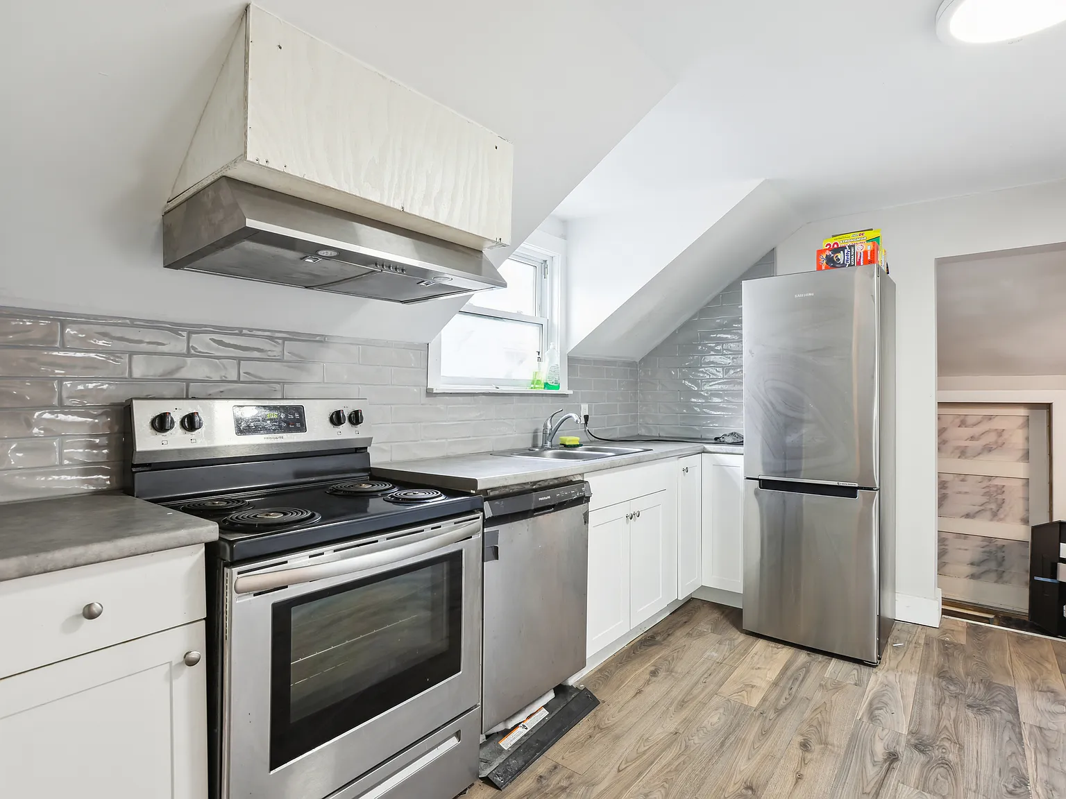 19 Seneca Street St. Catharines — Photo 4