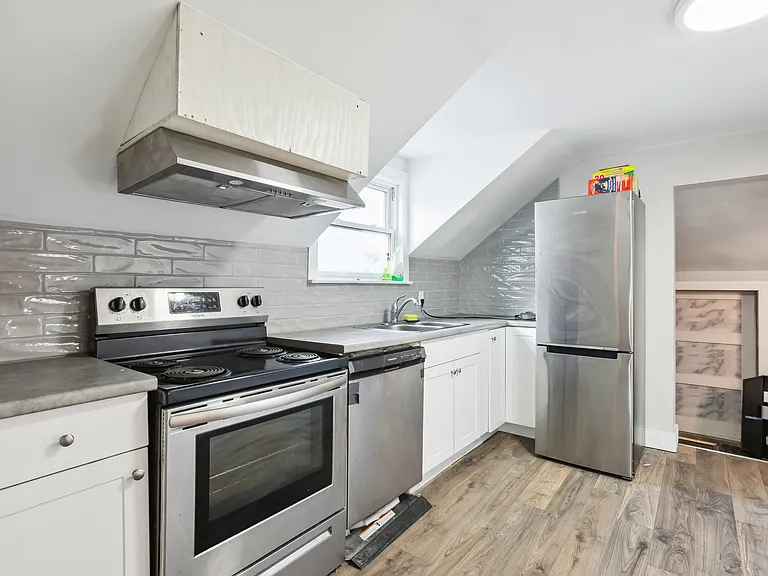 19 Seneca St #2 — Photo 4