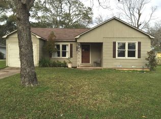 106 E Obryant St, Bellville, TX 77418