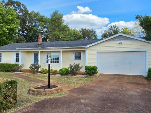 304 Weatherford Dr, Gretna, VA 24557