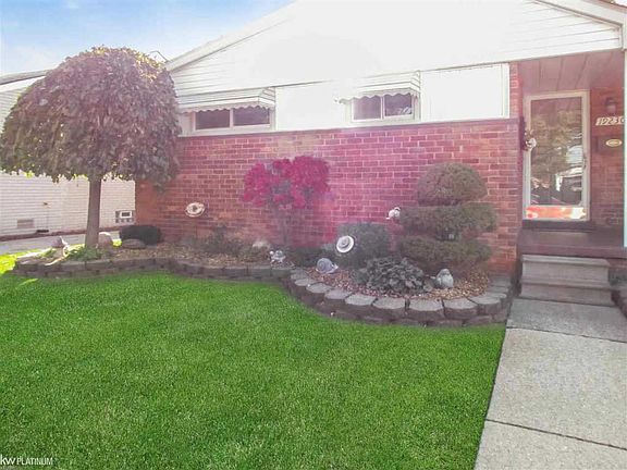 3rd image of 19230 Rock St