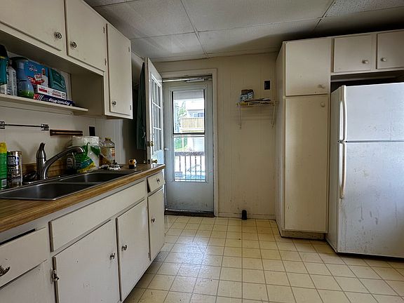 2nd image of 613 Louise Ave #1