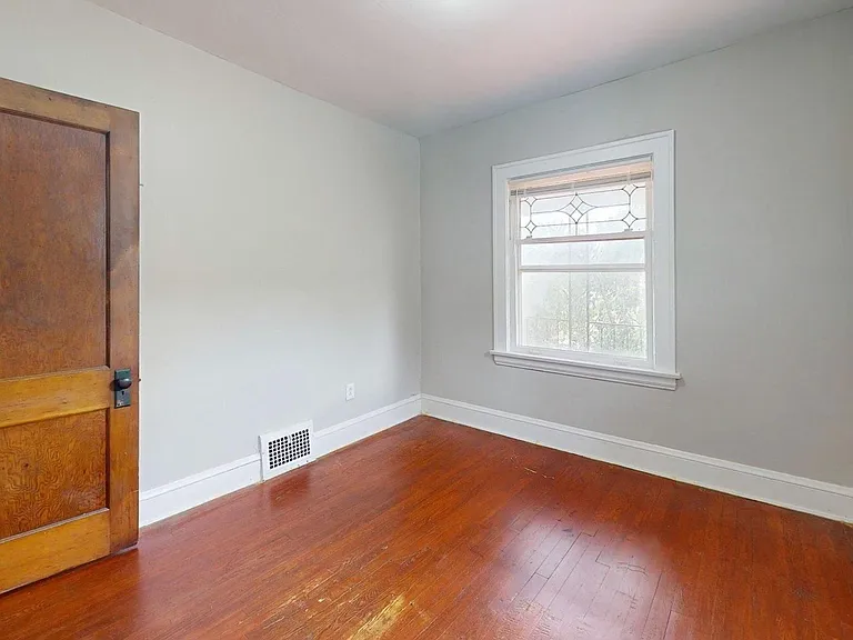 9715 Plymouth Ave — Photo 16