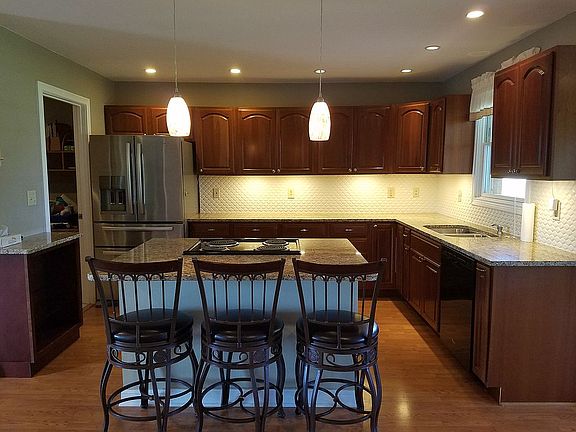 Under cabinet lighting