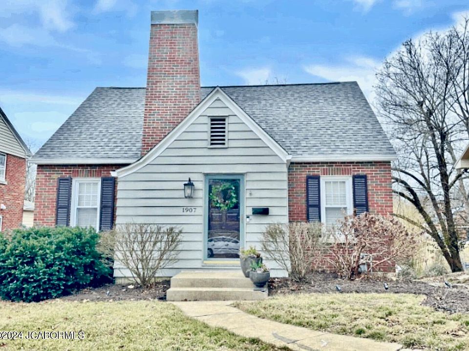 1st image of 1907 N Circle Dr