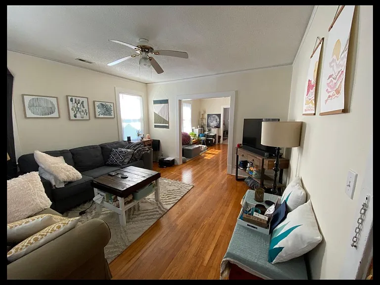 189 W Poplar St #A — Photo 2