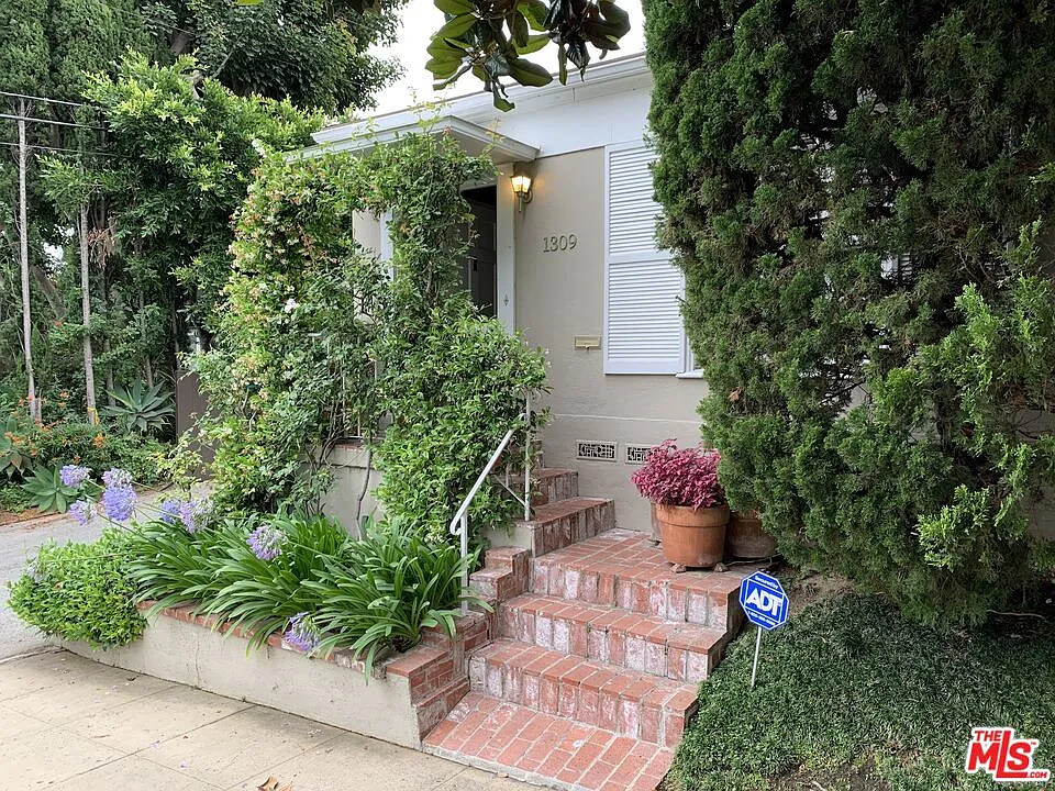 2 bed, 1.0 bath, 768 sqft, $4,500 — Photo 3