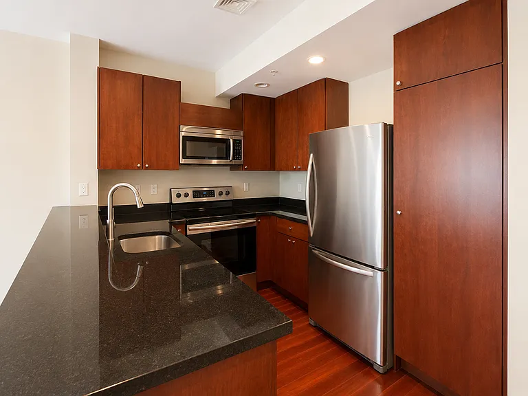 533 Cambridge St — Photo 4
