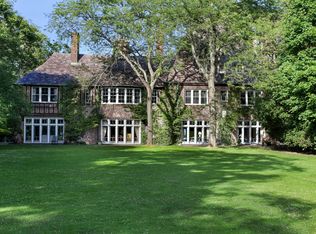 55 N Mayflower Rd, Lake Forest, IL 60045