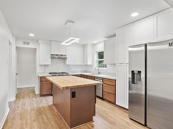5th image of 5229 Meadowdale St