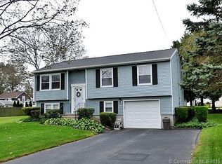 5 Sound View Dr, Waterford, CT 06385