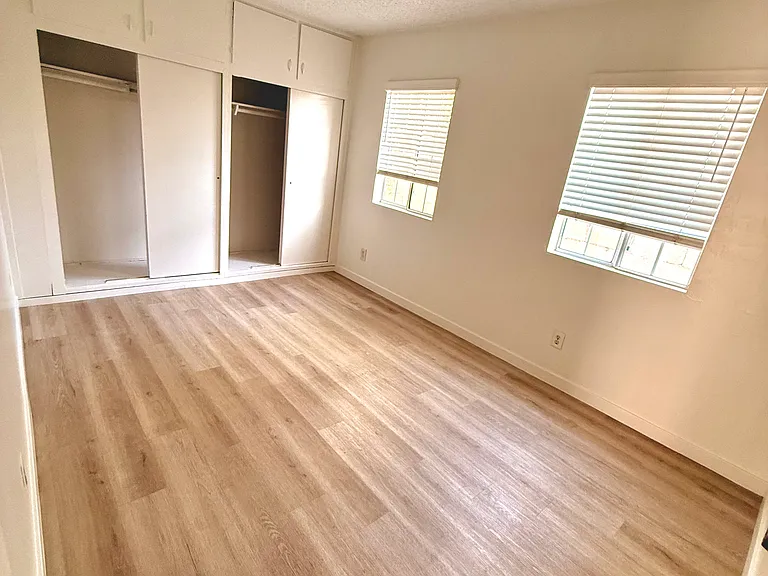 2628 Iowa Ave — Photo 8