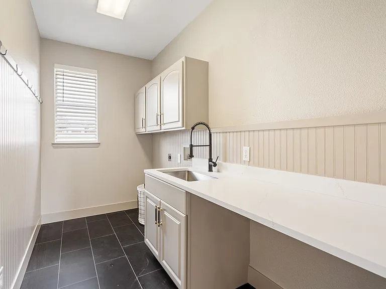 684 Hollow Cir — Photo 27