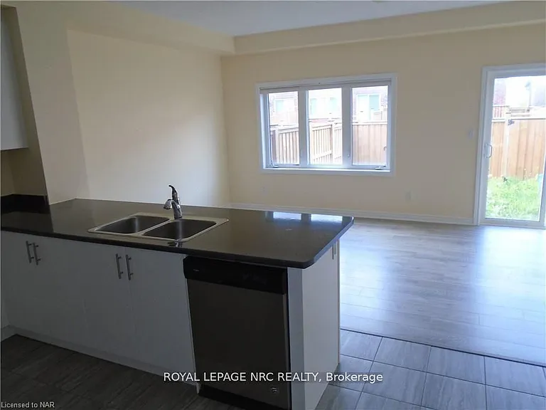 37 Sparkle Dr — Photo 5