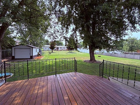 5th image of 305 W Elm Street