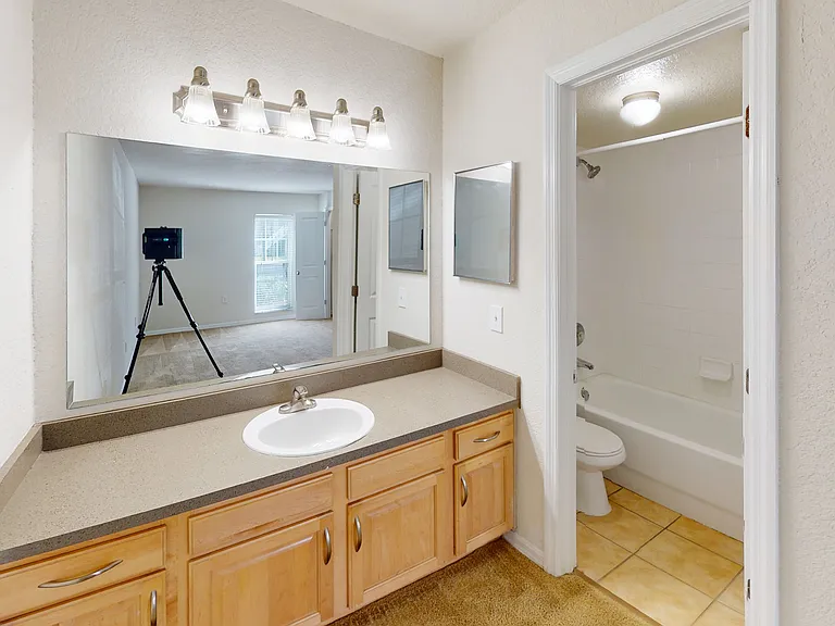 The Breyley Apartments — Photo 40