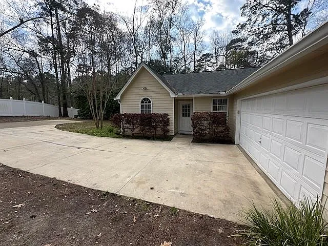 1719 Folkstone Rd — Photo 3