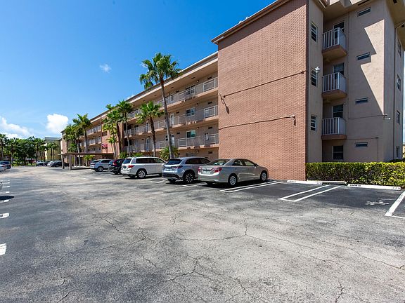 2nd image of 2615 NE 1st Court #411