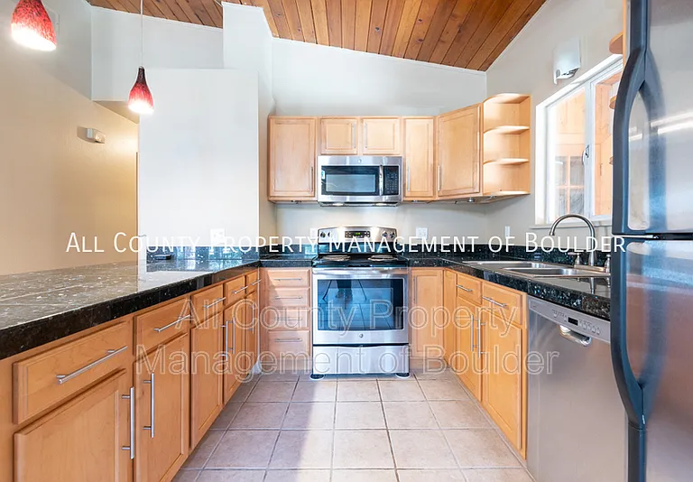 710 39th St — Photo 7