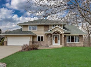 585 Bradford Way, Hartland, WI 53029