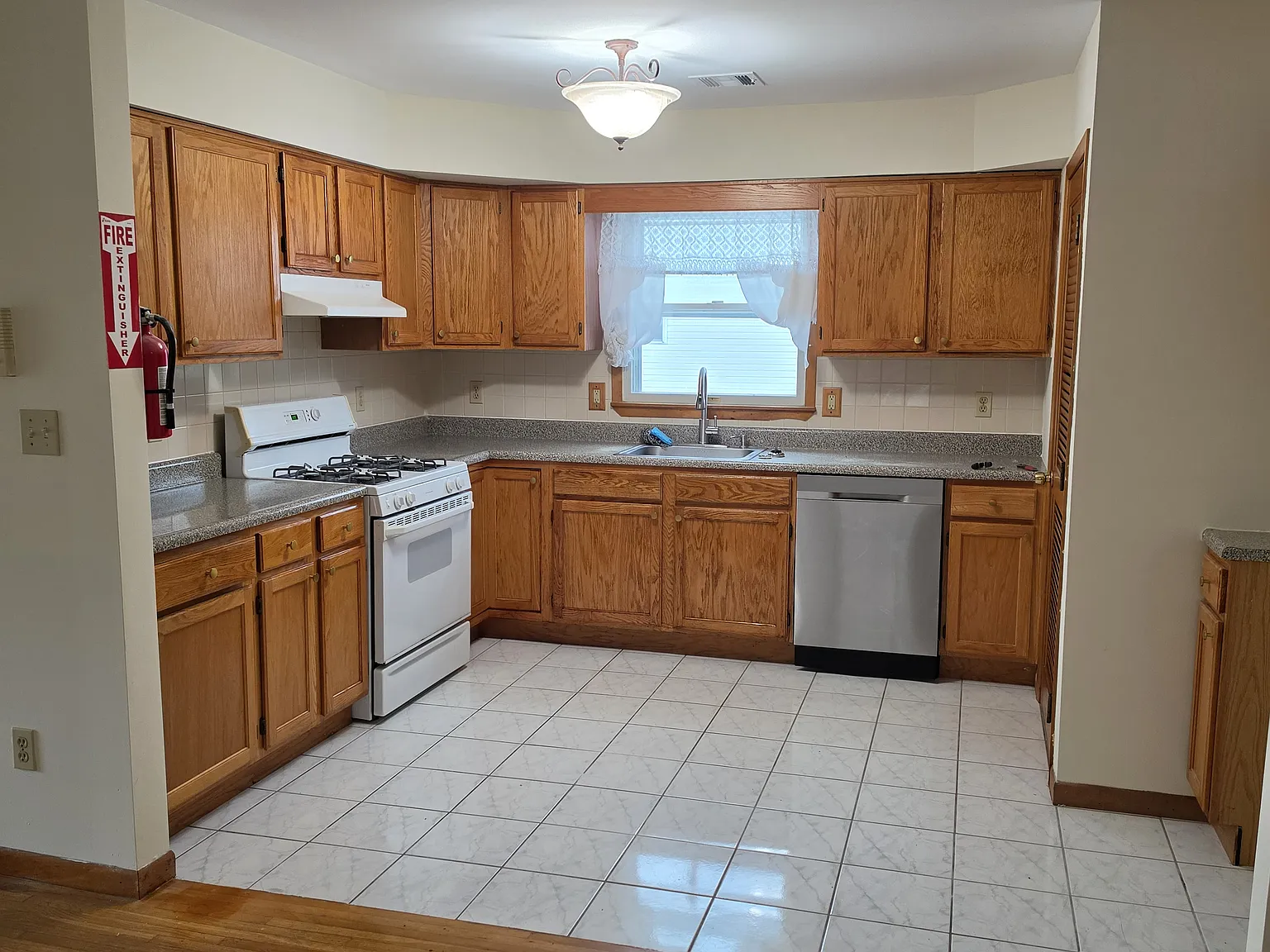 3 bed, $2,650 — Photo 2