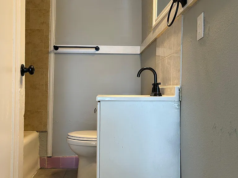 403 W Hollywood Ave #3 — Photo 14