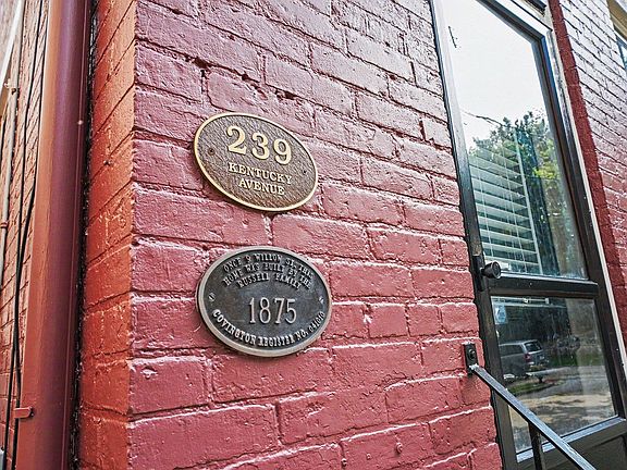 3rd image of 239 Kentucky Ave