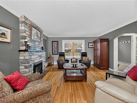 4th image of 17 Grandview Dr