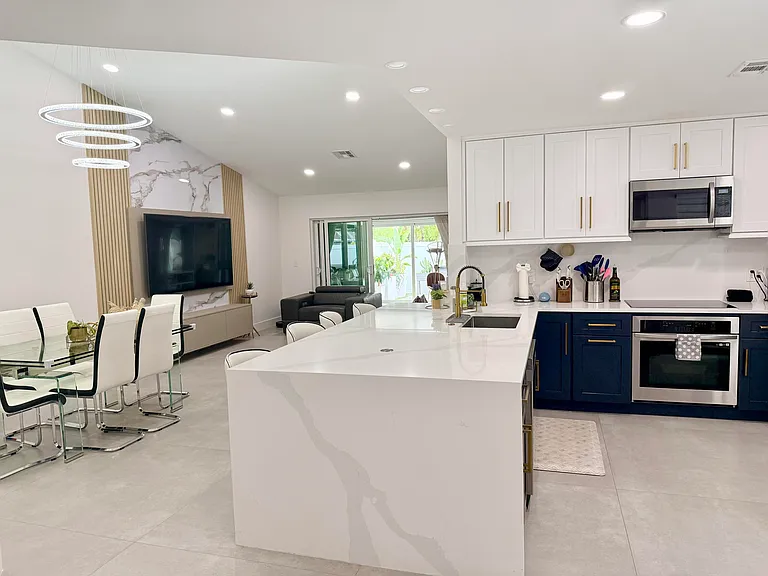 4929 W Lakes Dr — Photo 2