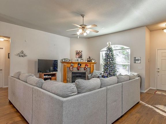 4th image of 21796 Pioneer Cir
