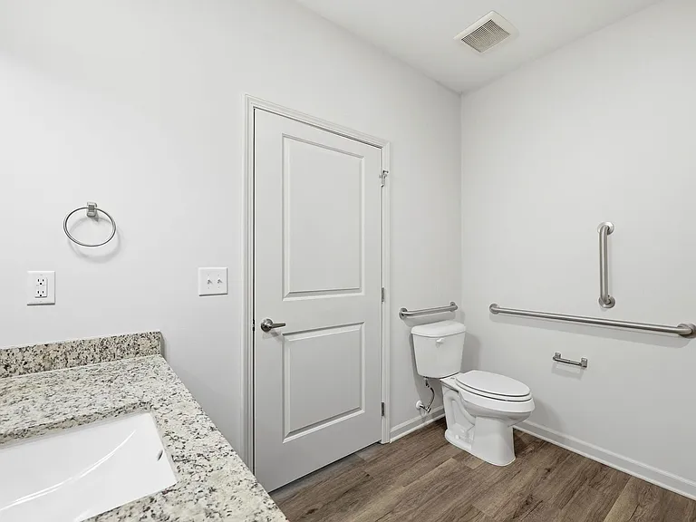 190 Grove Cir #104 — Photo 21