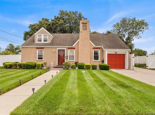 711 Charter Court, Uniondale, NY 11553
