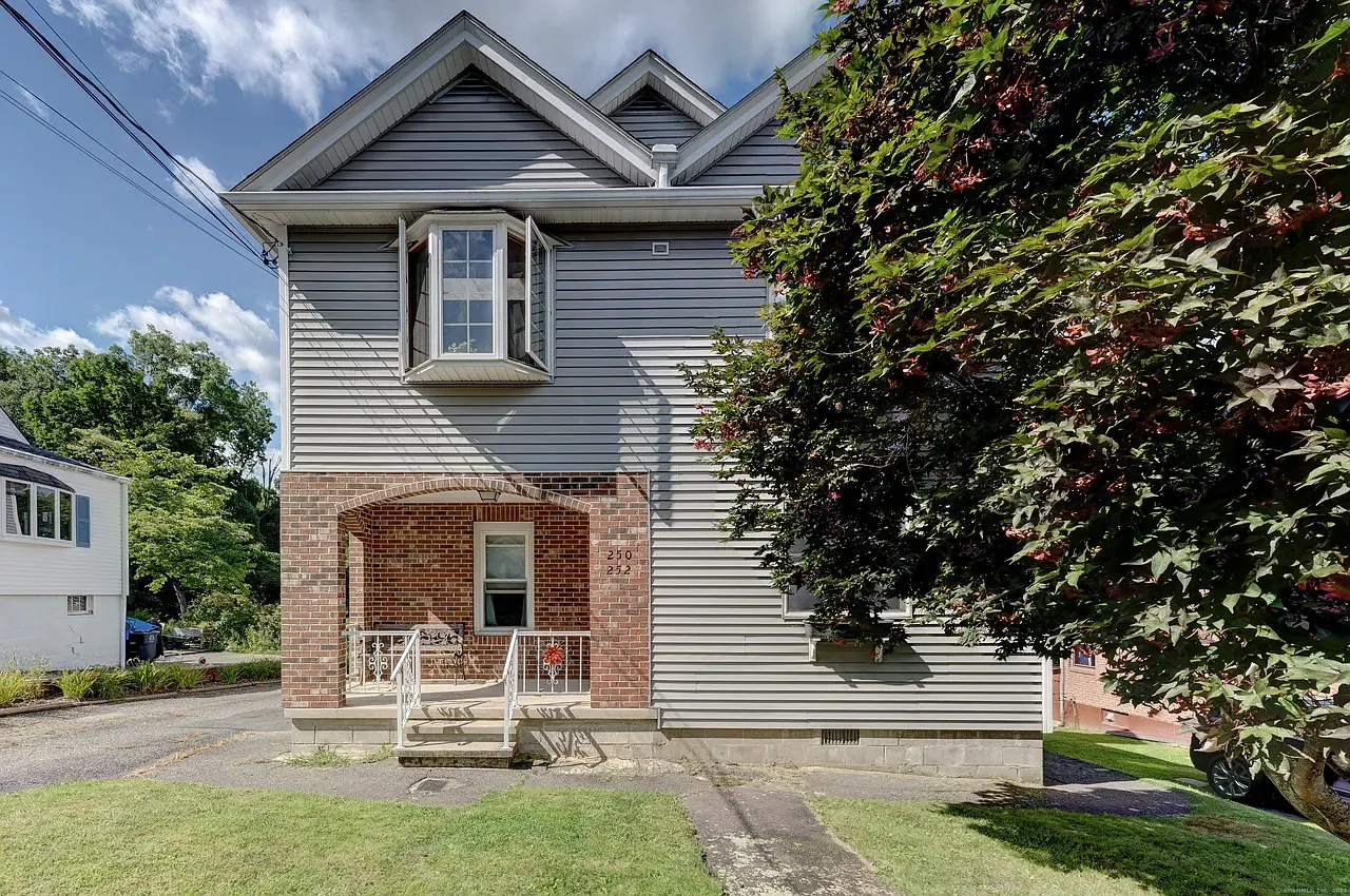 2 bed, 900 sqft, $1,500 — Photo 1